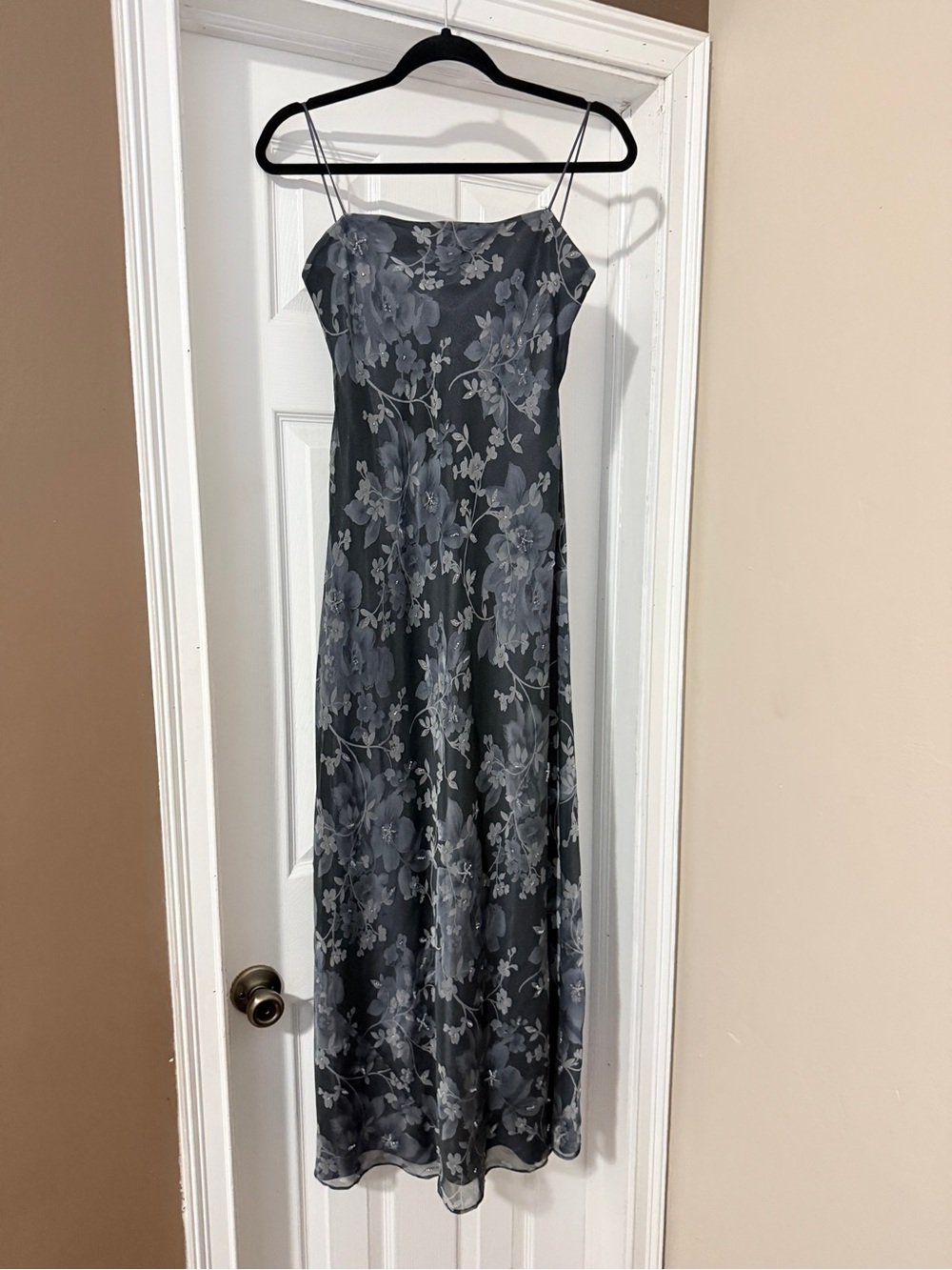 Laundry by Shelli Segal Sleeveless Gray Floral Dress